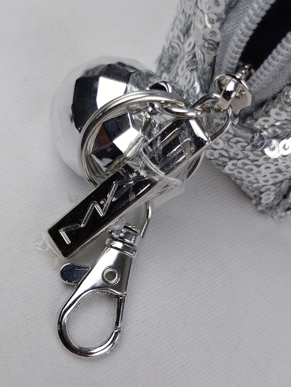 Mac Small Cosmetics Bag With Key Chain. - Picture 6 of 9